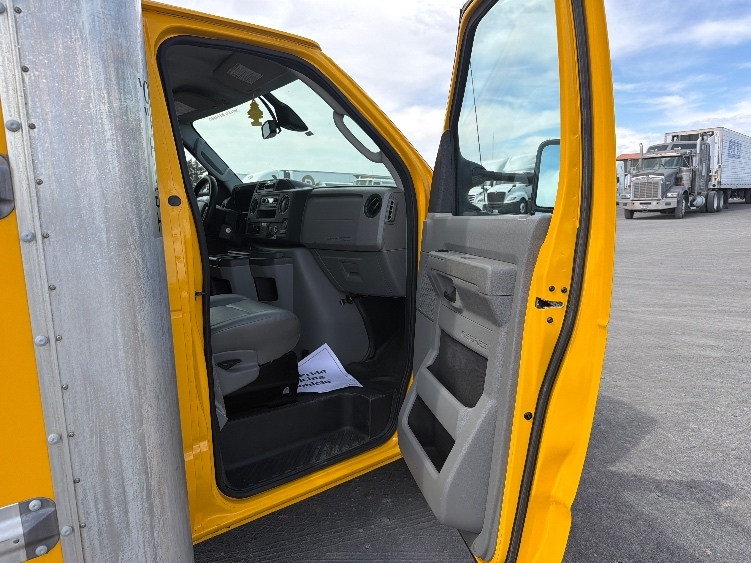 Used 2022 Ford E-350 - photo 20