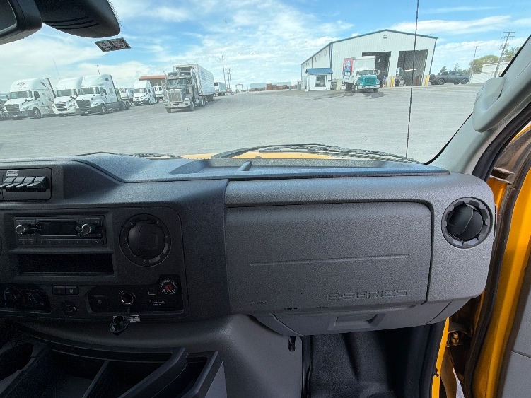 Used 2022 Ford E-350 - photo 21