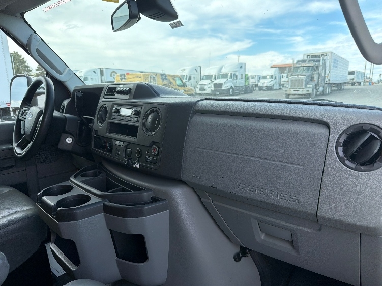 Used 2022 Ford E-350 - photo 22