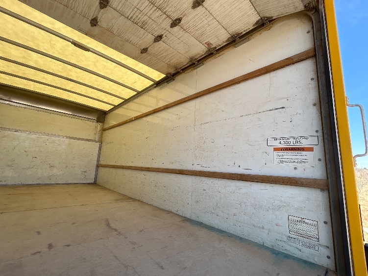 Used 2022 Ford E-350 - photo 12