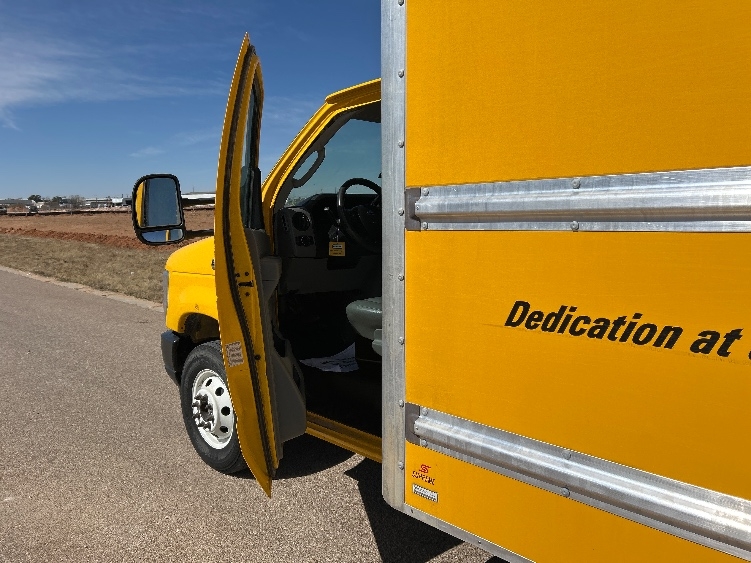 Used 2022 Ford E-350 - photo 16