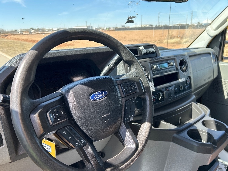 Used 2022 Ford E-350 - photo 17