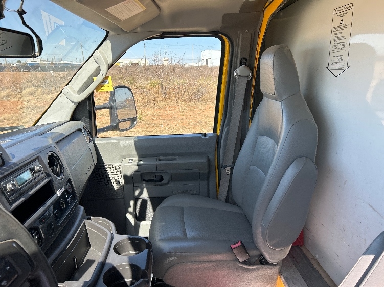 Used 2022 Ford E-350 - photo 19