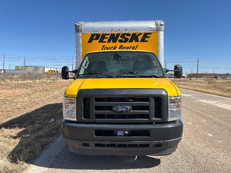 Used 2022 Ford E-350 - photo 2
