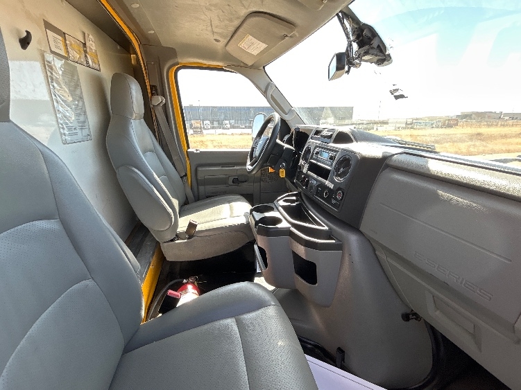 Used 2022 Ford E-350 - photo 22