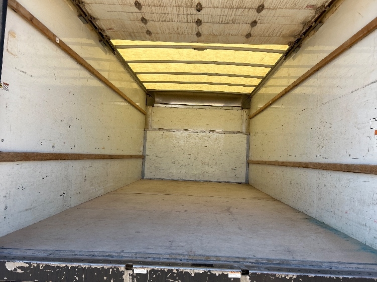 Used 2022 Ford E-350 - photo 8
