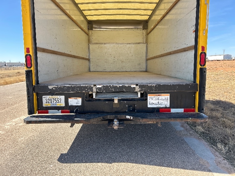 Used 2022 Ford E-350 - photo 9