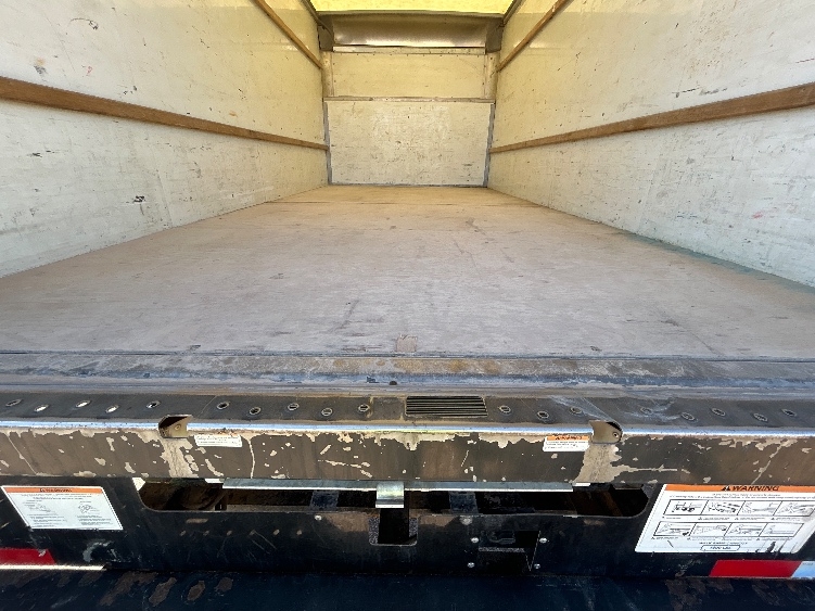 Used 2022 Ford E-350 - photo 10