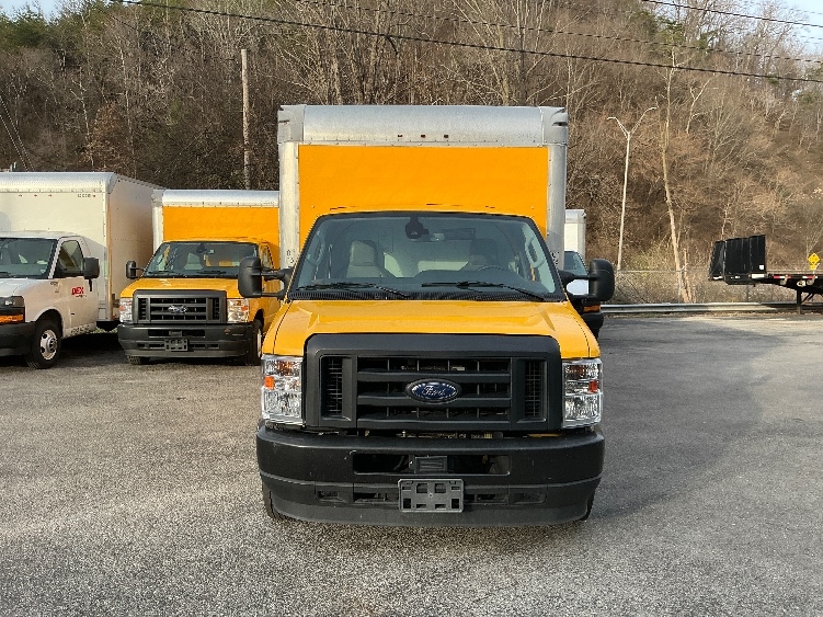 Used 2022 Ford E-350 - photo 2
