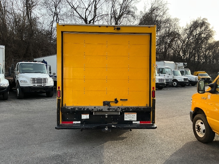 Used 2022 Ford E-350 - photo 9