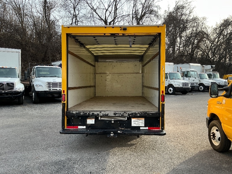 Used 2022 Ford E-350 - photo 10