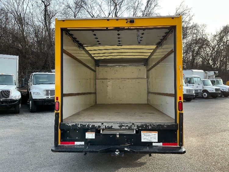Used 2022 Ford E-350 - photo 11