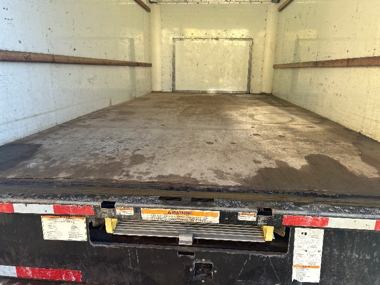 Used 2022 Ford E-350 - photo 12