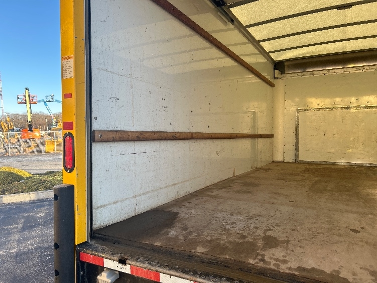 Used 2022 Ford E-350 - photo 13