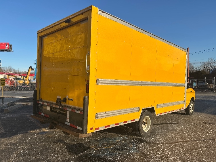 Used 2022 Ford E-350 - photo 15