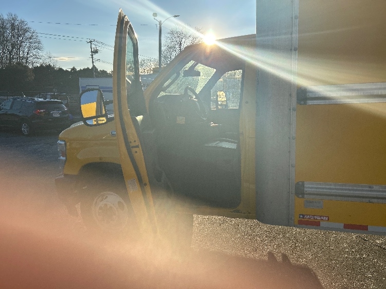 Used 2022 Ford E-350 - photo 18