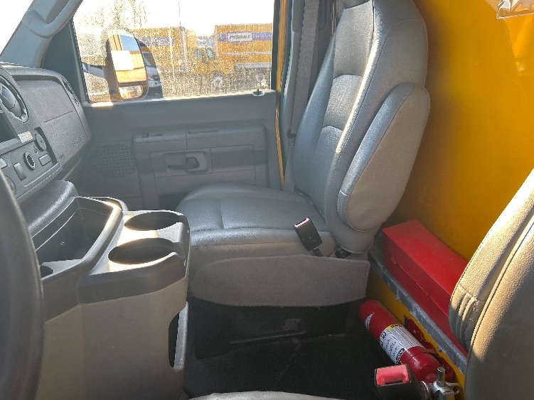 Used 2022 Ford E-350 - photo 21