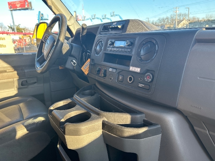 Used 2022 Ford E-350 - photo 24