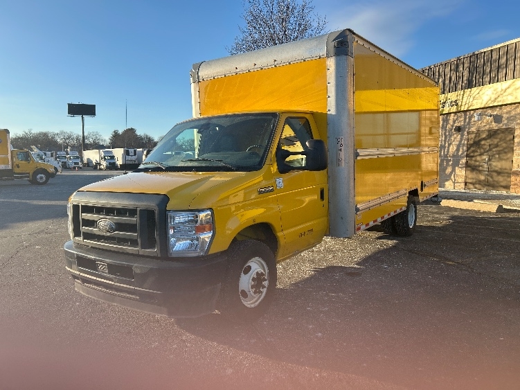 Used 2022 Ford E-350 - photo 5