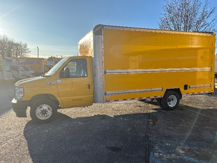 Used 2022 Ford E-350 - photo 6