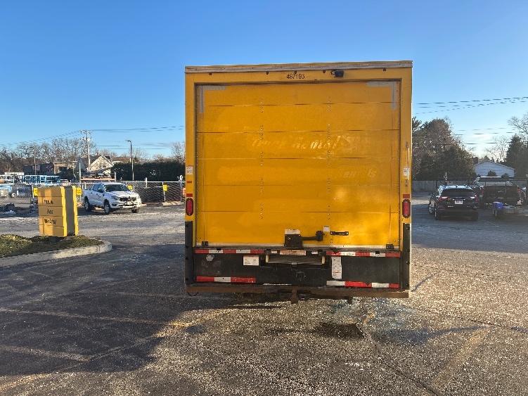 Used 2022 Ford E-350 - photo 9