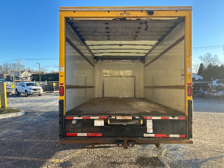 Used 2022 Ford E-350 - photo 10