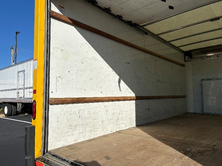 Used 2022 Ford E-350 - photo 13