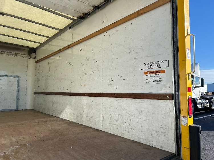 Used 2022 Ford E-350 - photo 14