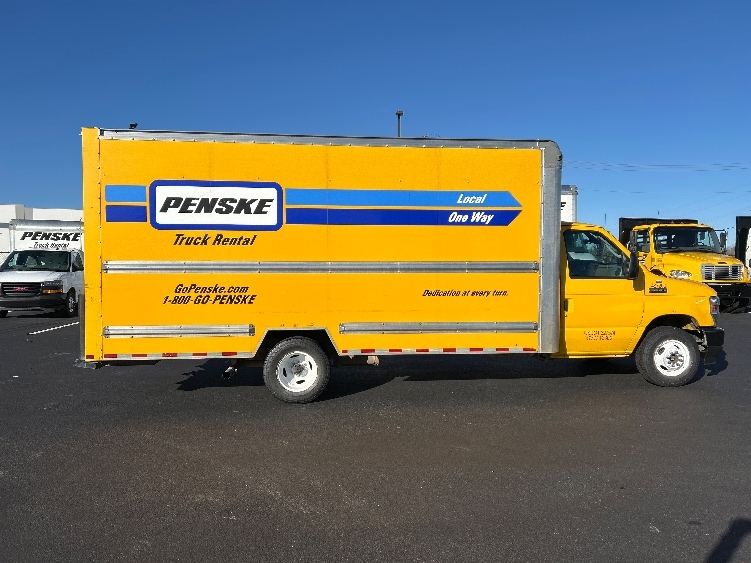 Used 2022 Ford E-350 - photo 17