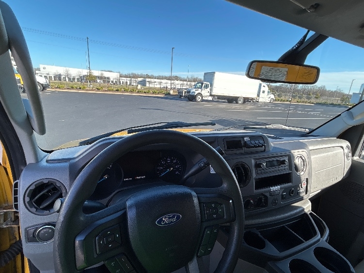Used 2022 Ford E-350 - photo 19