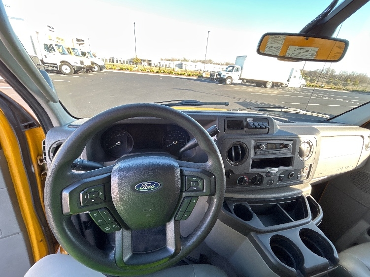 Used 2022 Ford E-350 - photo 20