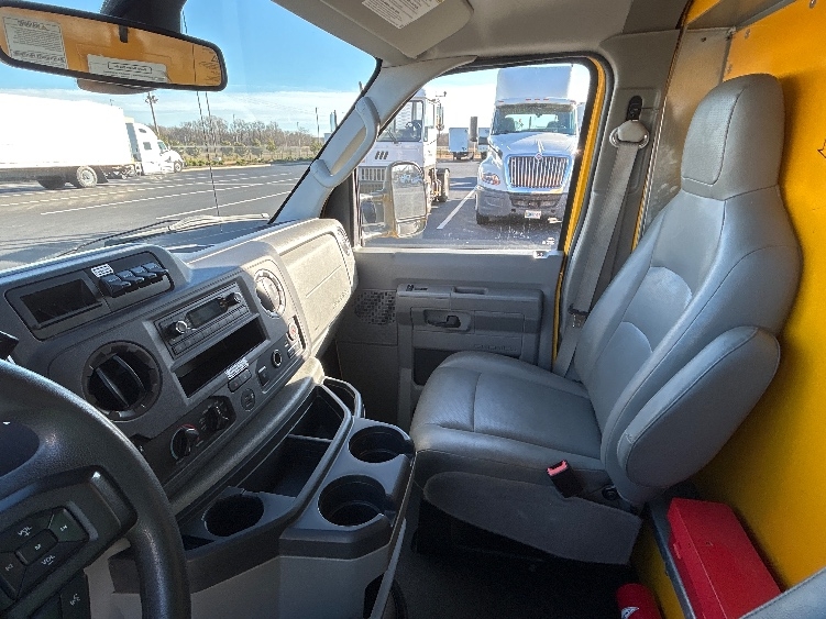 Used 2022 Ford E-350 - photo 21