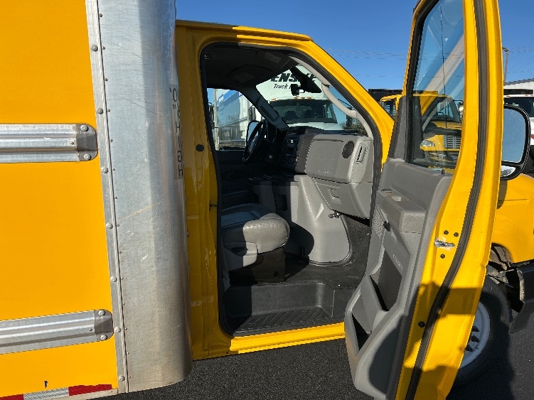 Used 2022 Ford E-350 - photo 22