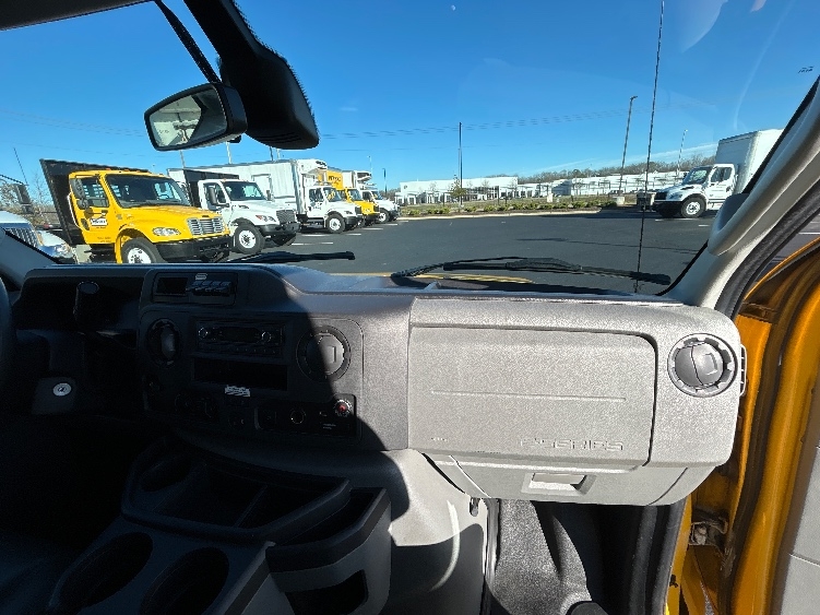 Used 2022 Ford E-350 - photo 23