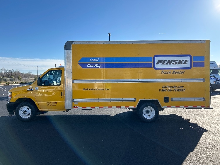 Used 2022 Ford E-350 - photo 6
