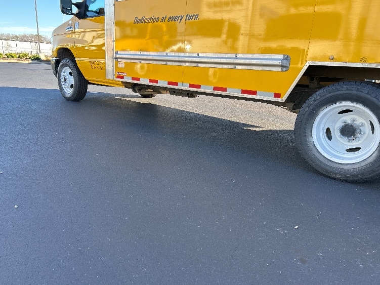 Used 2022 Ford E-350 - photo 7