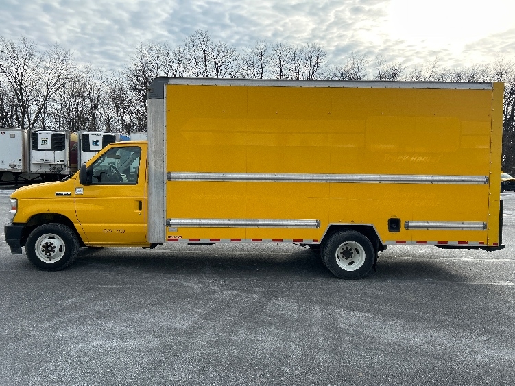 Used 2022 Ford E-350 - photo 6