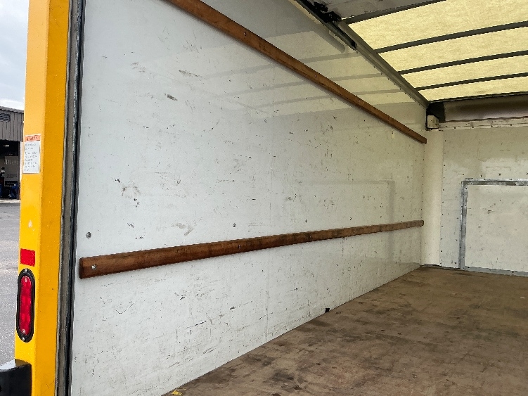 Used 2022 Ford E-350 - photo 13