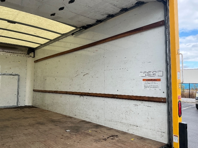 Used 2022 Ford E-350 - photo 14