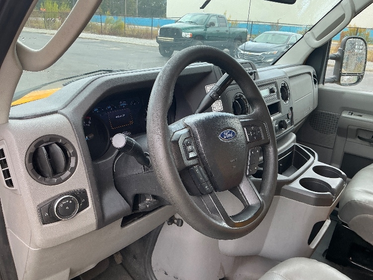 Used 2022 Ford E-350 - photo 19