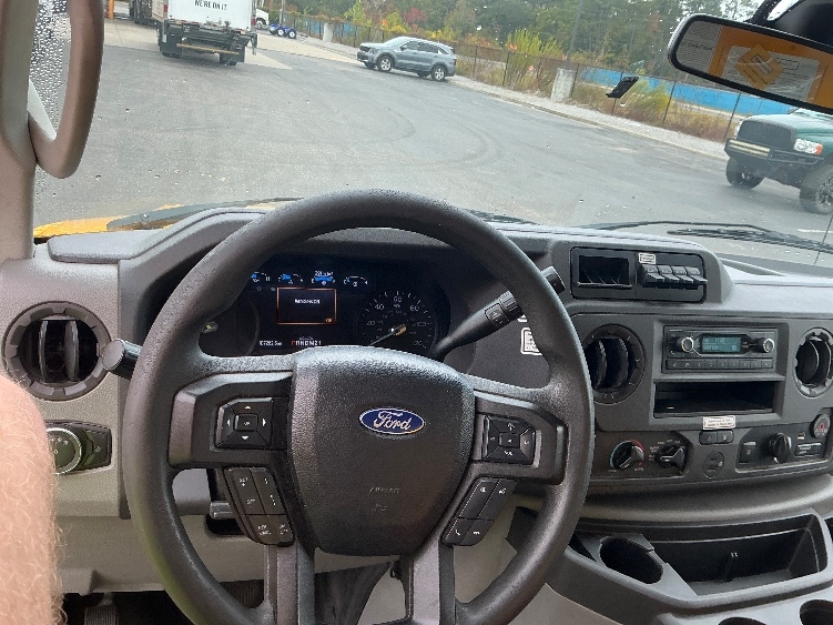 Used 2022 Ford E-350 - photo 20