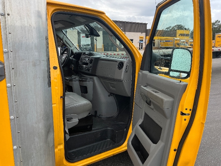 Used 2022 Ford E-350 - photo 22