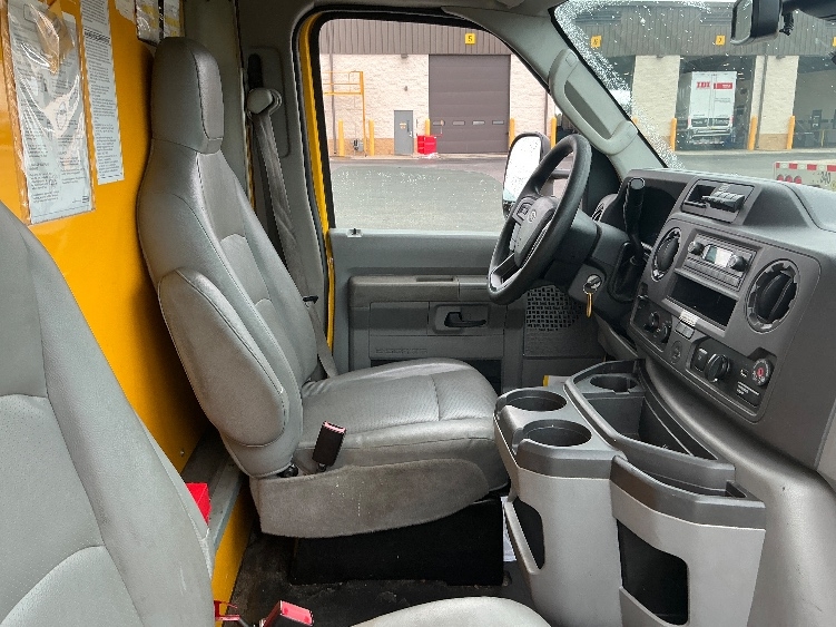 Used 2022 Ford E-350 - photo 24