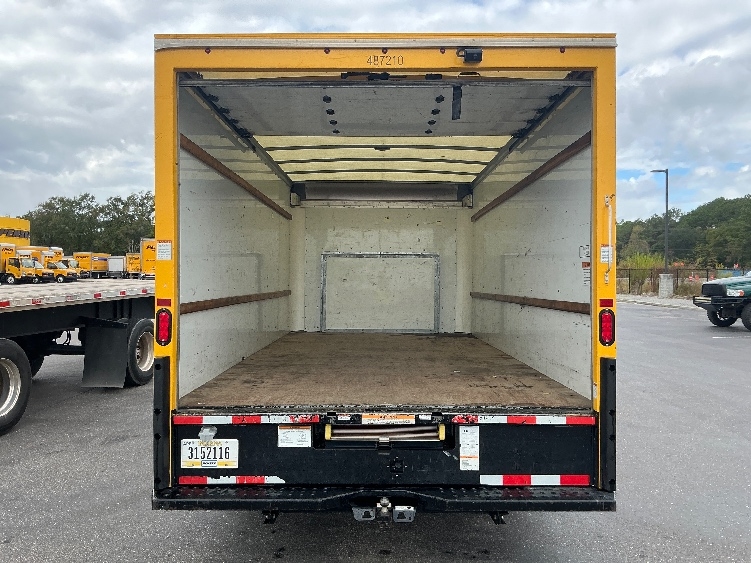 Used 2022 Ford E-350 - photo 10