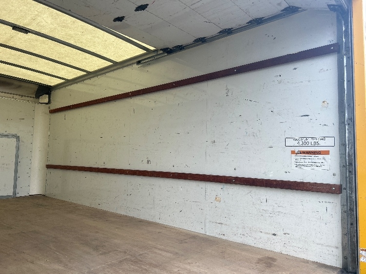 Used 2022 Ford E-350 - photo 12
