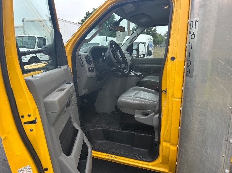 Used 2022 Ford E-350 - photo 15
