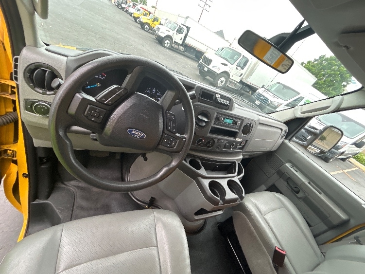 Used 2022 Ford E-350 - photo 16
