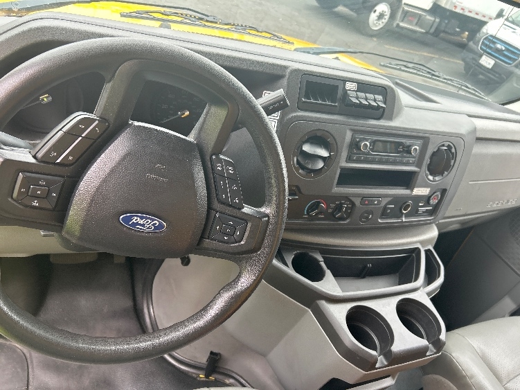 Used 2022 Ford E-350 - photo 17