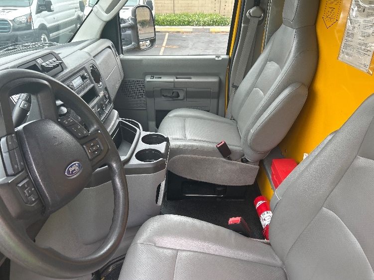 Used 2022 Ford E-350 - photo 18