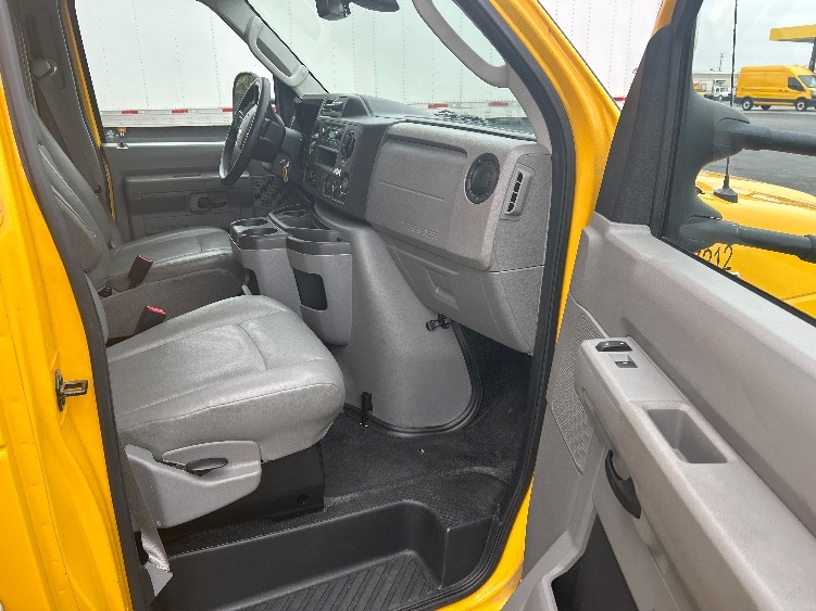 Used 2022 Ford E-350 - photo 19